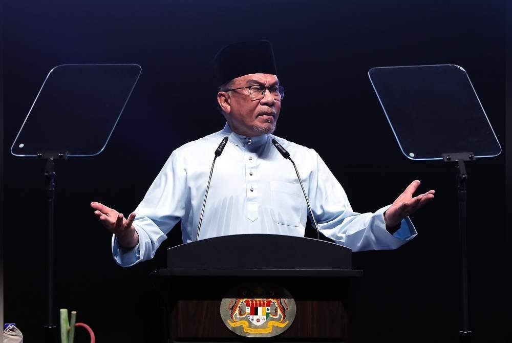 Anwar menyampaikan Amanat Perdana Hari Kebangsaan 2024 sempena sambutan Hari Kebangsaan ke-67 di Pusat Konvensyen Antarabangsa Putrajaya (PICC), pada Jumaat. Foto Bernama