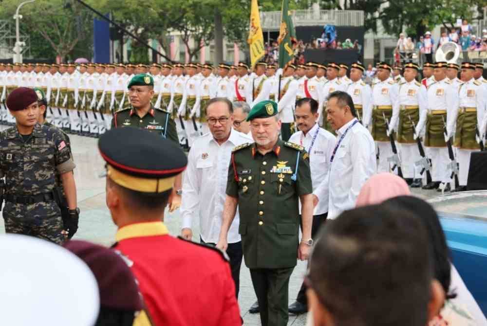 Yang di-Pertuan Agong, Sultan Ibrahim berkenan berangkat ke sambutan Hari Kebangsaan 2024 di Dataran Putrajaya pada Sabtu. Foto Bernama