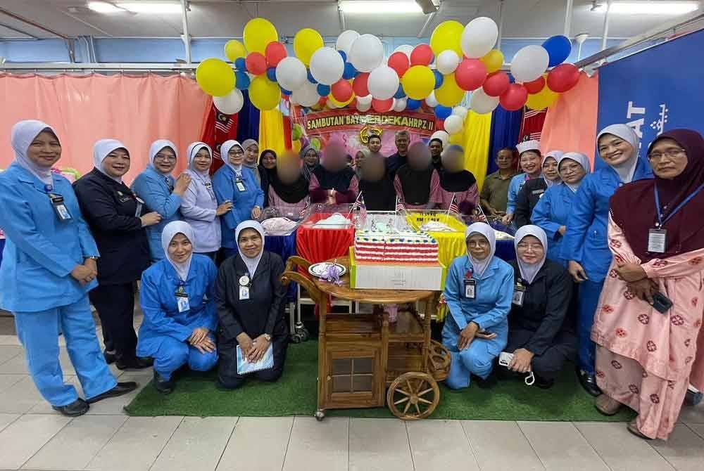 Hospital Raja Perempuan Zainab II (HRPZII) di Kota Bharu telah menerima seramai 13 orang bayi merdeka yang dilahirkan sempena sambutan
Hari Kemerdekaan yang ke-67 pada Sabtu.