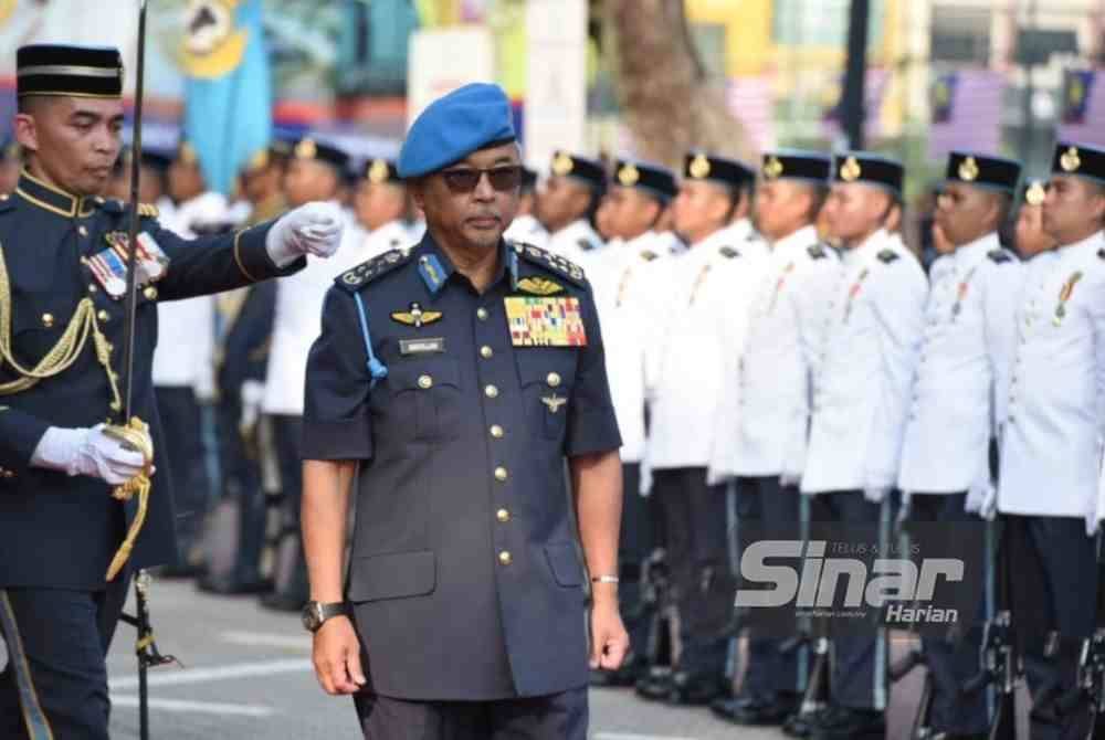 Al-Sultan Abdullah berkenan memeriksa Kawalan Kehormatan Utama sempena pembukaan Sambutan Hari Kebangsaan Ke-67 Peringkat Negeri Pahang yang berlangsung di Padang MBK1 pada Sabtu.