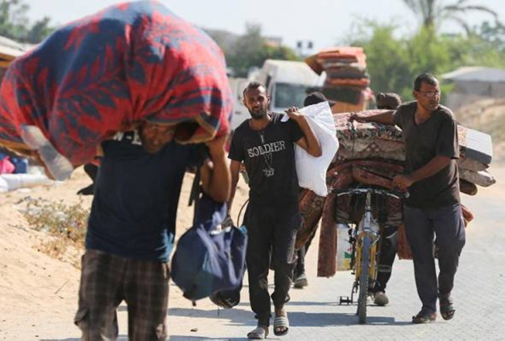 Orang awam sendiri tidak tahu di mana mereka akan berlindung apabila tentera rejim mengeluarkan arahan perpindahan. Foto Reuters