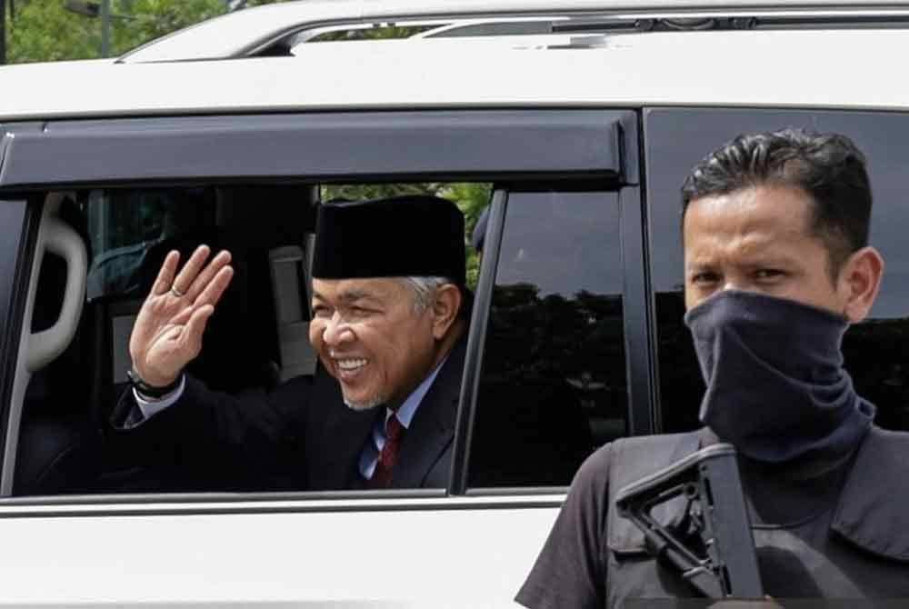 Ahmad Zahid meninggalkan Istana Negara pada pagi 23 November 2022 selepas pembentukan kerajaan baharu pasca-PRU15 menemui jalan buntu. Gambar fail Bernama