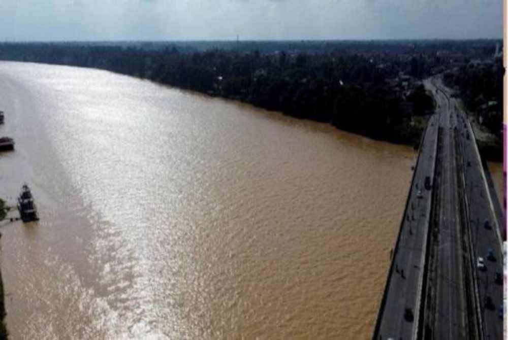 Kejadian terjun Sungai Kelantan dari jambatan semakin menjadi-jadi apabila banyak kes telah direkodkan.