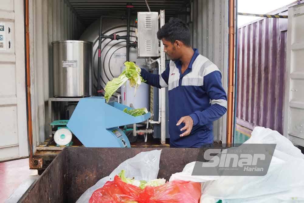 Sisa organik atau lebihan makanan daripada isi rumah atau pasar raya dihantar dan diproses untuk diproses menjadi biogas. Foto Sinar Harian-ROSLI TALIB