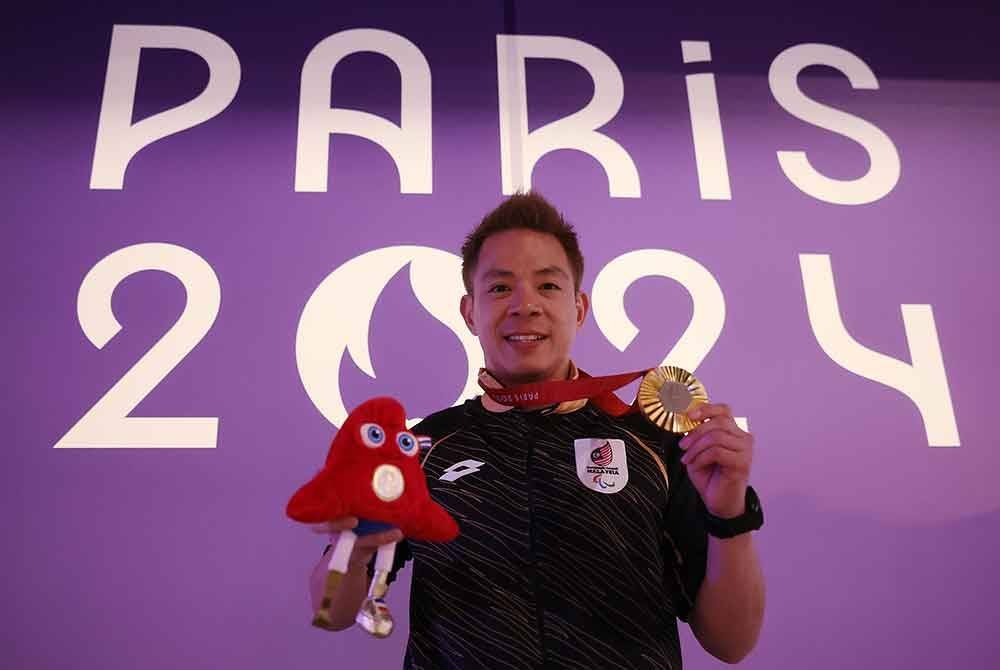 Liek Hou berjaya mempertahankan pingat emas perseorangan lelaki SU5 (kecacatan fizikal) Paralimpik, sekali gus meraih pingat emas pertama Malaysia di Sukan Paralimpik Paris 2024. Foto Bernama