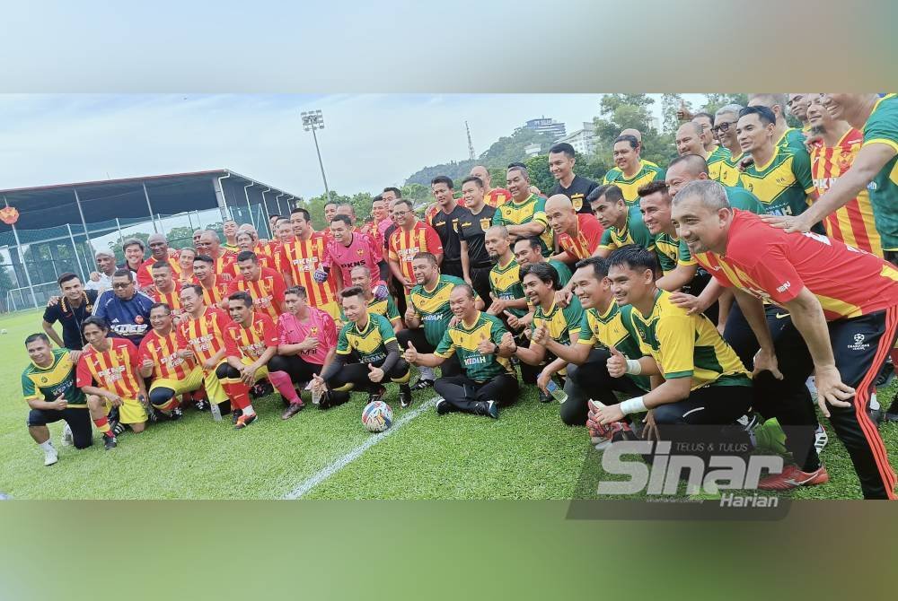 Perlawanan persahabatan bola sepak antara pilihan MB Selangor dan MB Kedah di FA Selangor Training Centre pada petang Selasa. Foto Sinar Harian-ASRIL ASWANDI SHUKOR