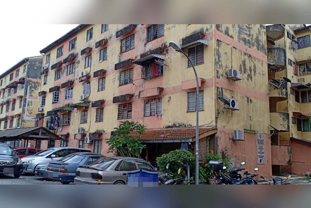 Kejadian tanah mendap yang semakin kerap berlaku kebelakangan ini menyebabkan lebih 2,000 penduduk di Flat PKNS Taman Keramat Permai di sini tidak lena tidur kerana risau dengan keselamatan mereka, lebih-lebih lagi apabila hujan lebat. Gambar hiasan