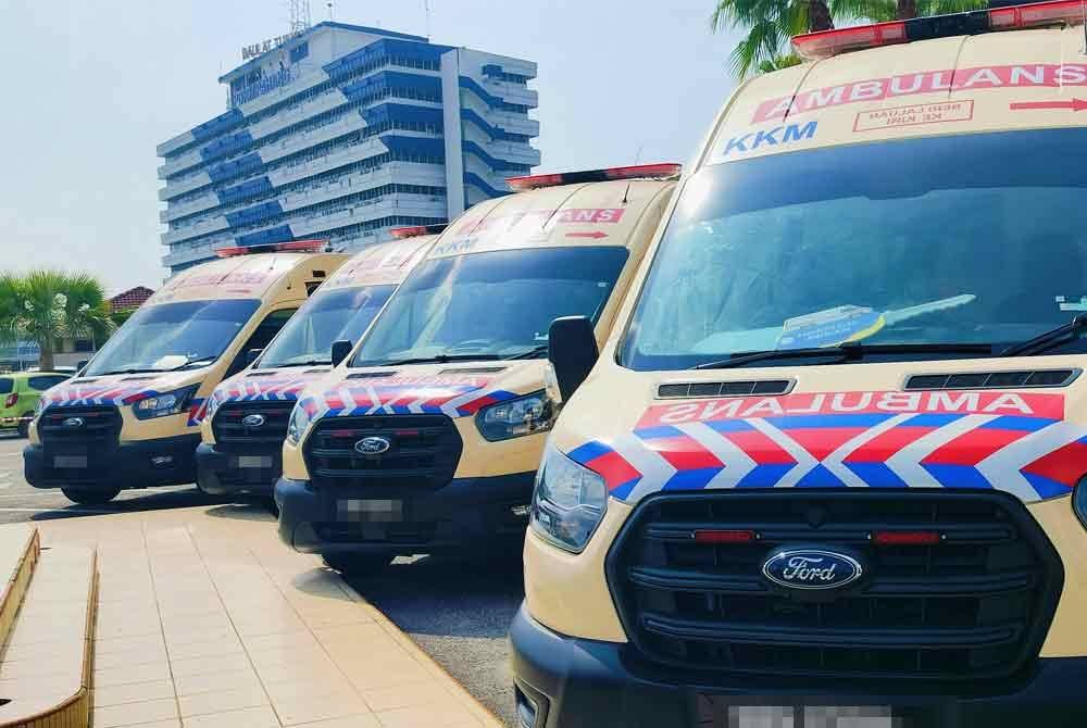 Antara ambulans jenis A yang diserahkan untuk kegunaan hospital di negeri ini.