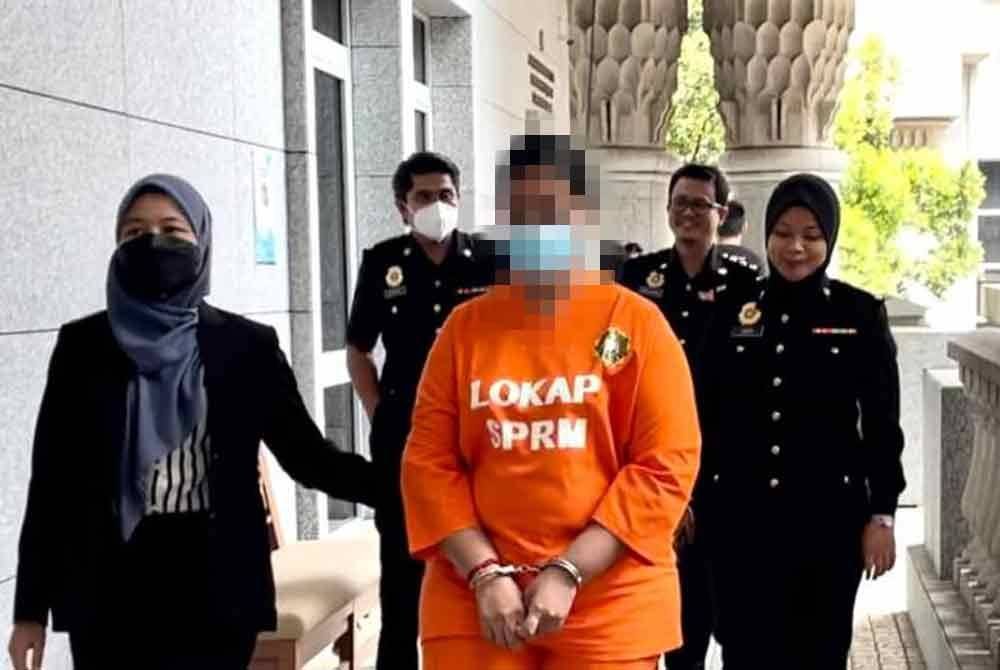 Suspek yang merupakan seorang penjawat awam wanita disyaki menyalahguna jawatannya untuk mendapatkan kerja-kerja pembekalan untuk syarikat suami ditahan di Mahkamah Majistret Putrajaya pada Rabu.