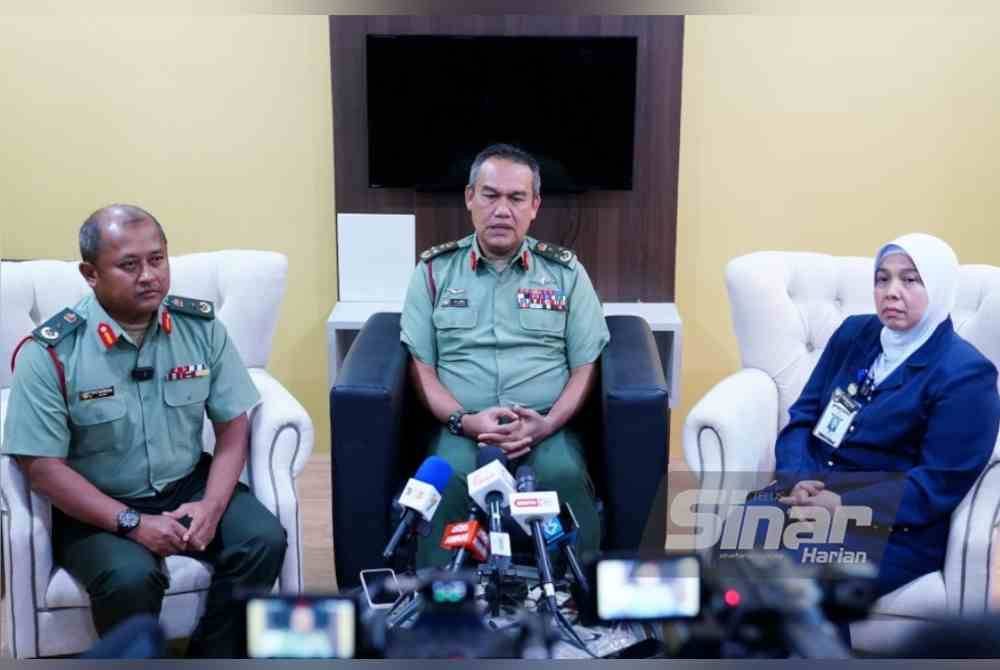 Dari kiri; Dr Mohd Mansor, Dr Zulkeffeli dan Nursyida ketika sidang akhbar pada sesi lawatan khas bersama media di Hospital Angkatan Tentera Tuanku Mizan (HATTM), Kuala Lumpur. Foto Sinar Harian/MOHD HALIM ABDUL WAHID