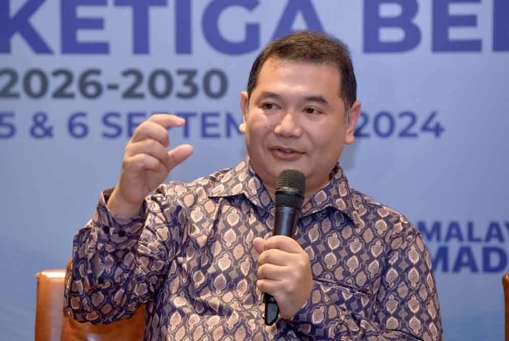 Rafizi bercakap pada sidang media selepas Majlis Persidangan Permulaan Rancangan Malaysia Ketiga Belas, 2026-2030 di Movenpick Hotel & Convention Centre KLIA, hari ini. Foto Bernama