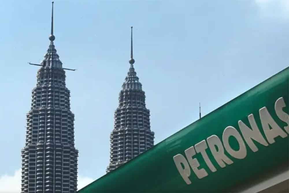 Petronas mencatat keuntungan bersih lebih rendah pada RM32.4 bilion bagi separuh pertama 2024 berbanding RM40.2 bilion bagi tempoh sama tahun lepas.