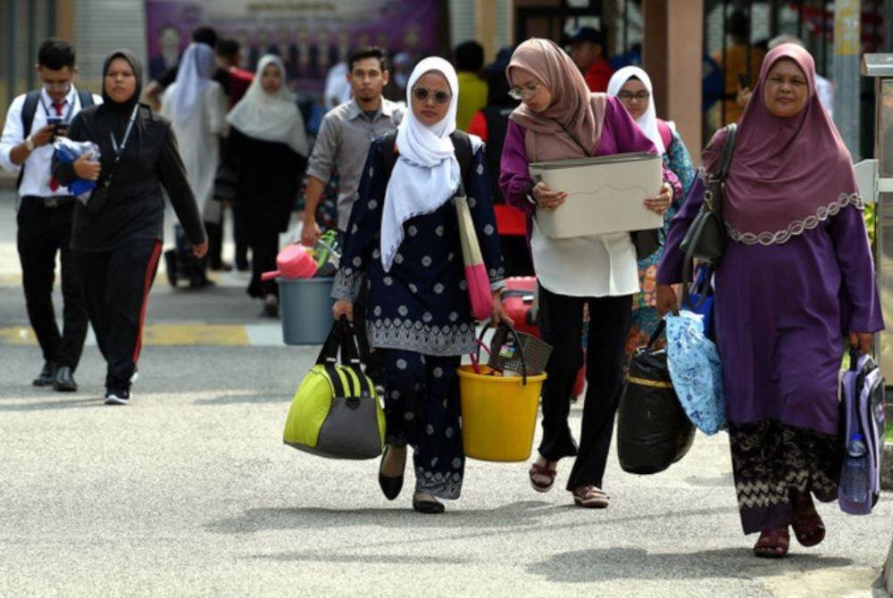 Kemasukan pelajar ke universiti awam dibuat berasaskan prinsip meritokrasi. Gambar hiasan