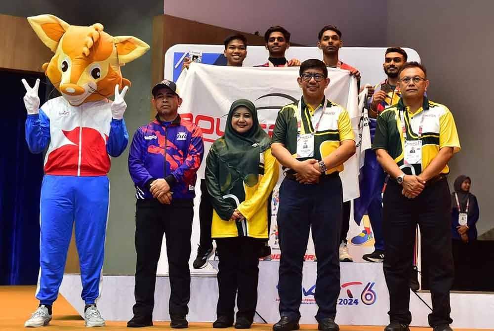 Timbalan Ketua Setiausaha (Dasar) Kementerian Pendidikan Tinggi, Datuk Dr Megat Sany Megat Ahmad Supian hadir pada majlis penyampaian hadiah acara sukan Karate kategori Kumite 60kg lelaki. FOTO SUKIPT