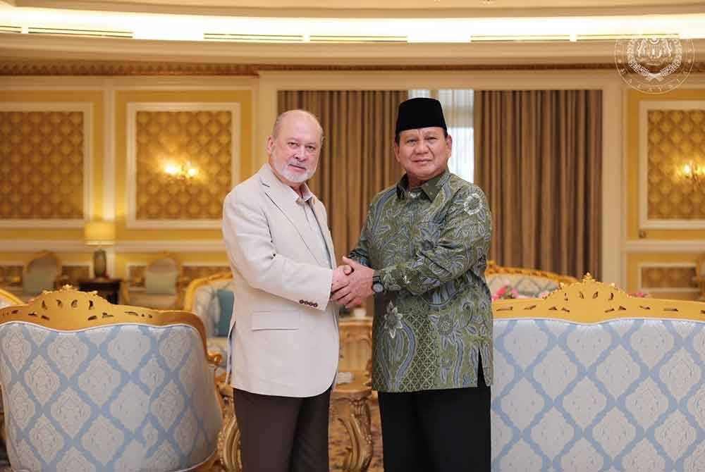 Yang di-Pertuan Agong Sultan Ibrahim berkenan menerima menghadap Menteri Pertahanan Indonesia Prabowo Subianto, yang juga sahabat lama Seri Paduka Baginda, di Istana Negara di sini pada Sabtu. Foto Facebook Sultan Ibrahim Sultan Iskandar