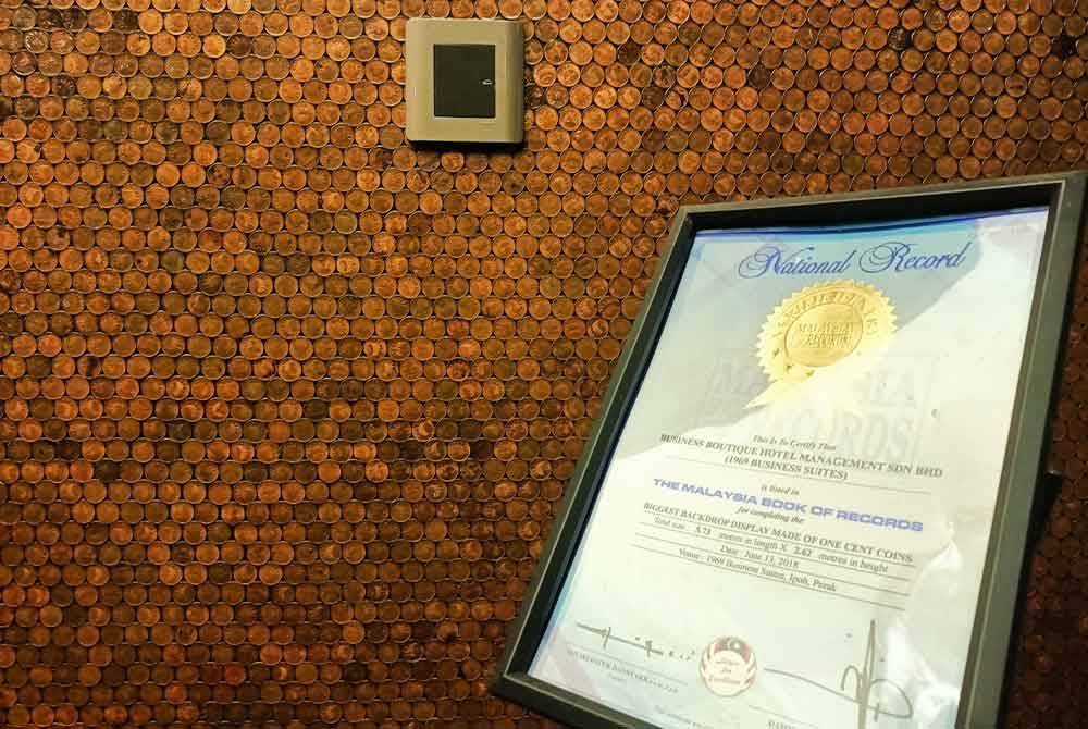 Hiasan yang dihasilkan menerima pengiktirafan daripada Malaysia Book of Records sebagai &#039;Biggest Backdrop Display Made of One Cent Coins&#039; pada Jun 2018.