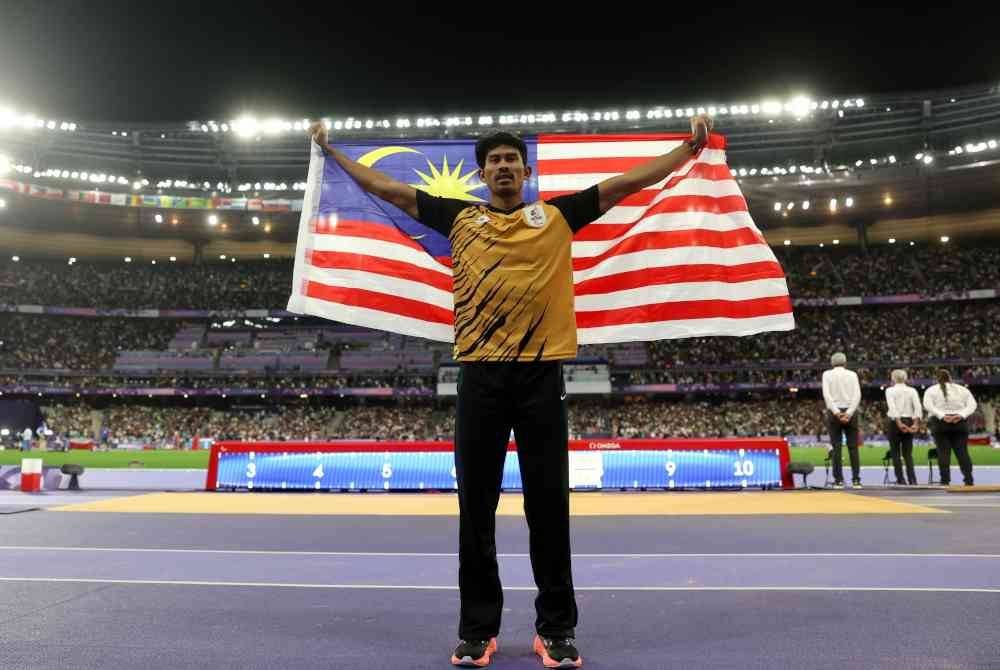 Jaguh olahraga para negara, Datuk Abdul Latif Romly selepas beraksi dalam acara lompat jauh lelaki T20 (kecacatan intelektual) pada Sukan Paralimpik Paris 2024 di Stade de France pada Sabtu. Foto Bernama