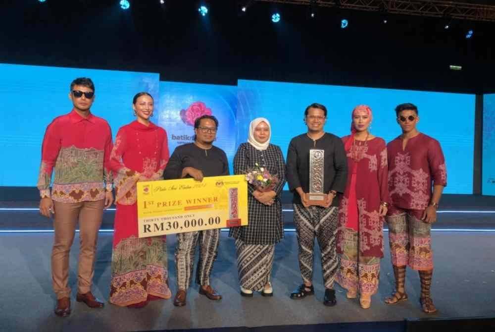 Kumpulan Suzieana Rahim juara kategori fesyen Pertandingan Rekaan Batik Piala Seri Endon 2024 pada Ahad.