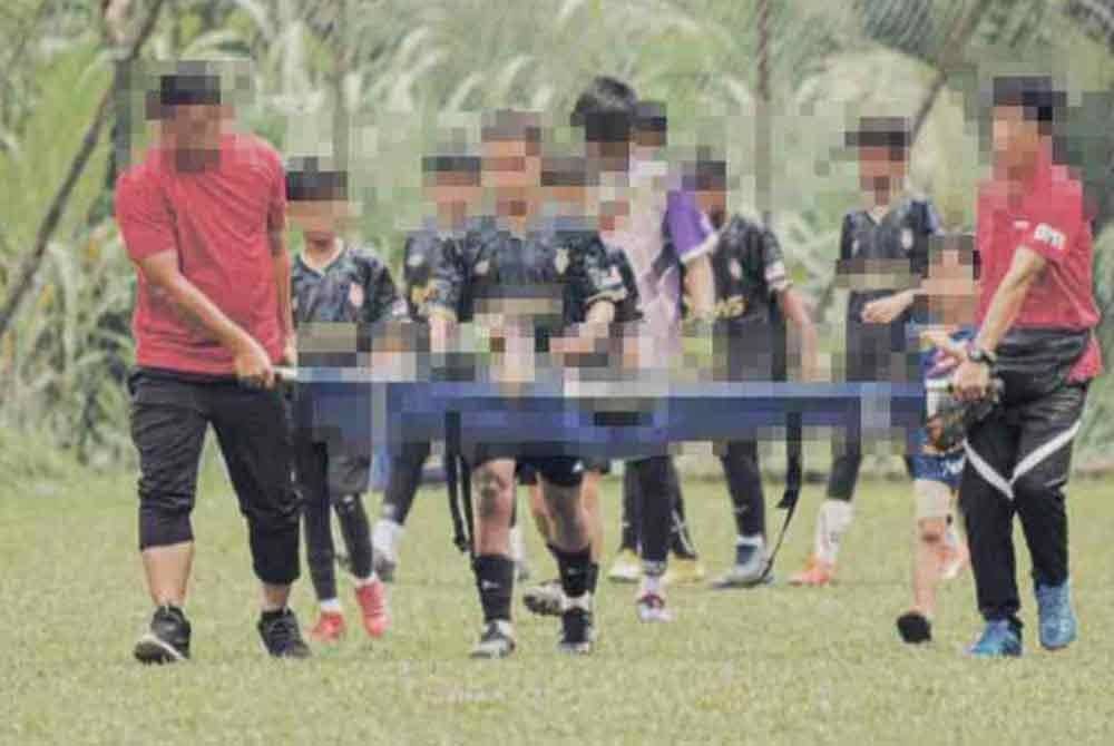 Seorang remaja lelaki berusia 14 tahun meninggal dunia ketika sedang bermain bola sepak di padang Semenyih. Foto ihsan pembaca.