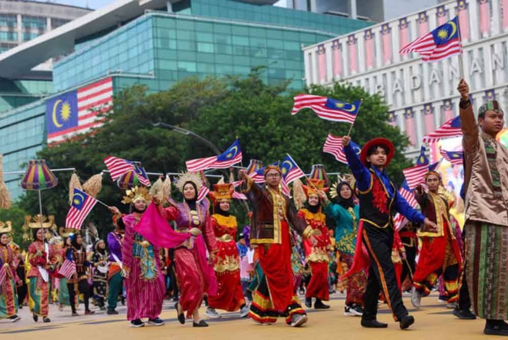 Kajian mendedahkan golongan muda Malaysia mempunyai perasaan bangga terhadap warisan budaya negara, terutama pada produk kebudayaan, makanan dan tapak bersejarah. Gambar hiasan