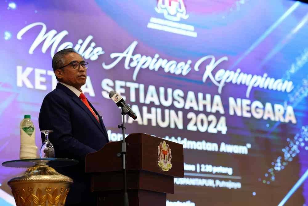 Ketua Setiausaha Negara, Tan Sri Shamsul Azri Abu Bakar ketika menyampaikan amanat pada Majlis Aspirasi Kepimpinan Ketua Setiausaha Negara Tahun 2024 di Puspanitapuri pada Selasa. Foto Bernama