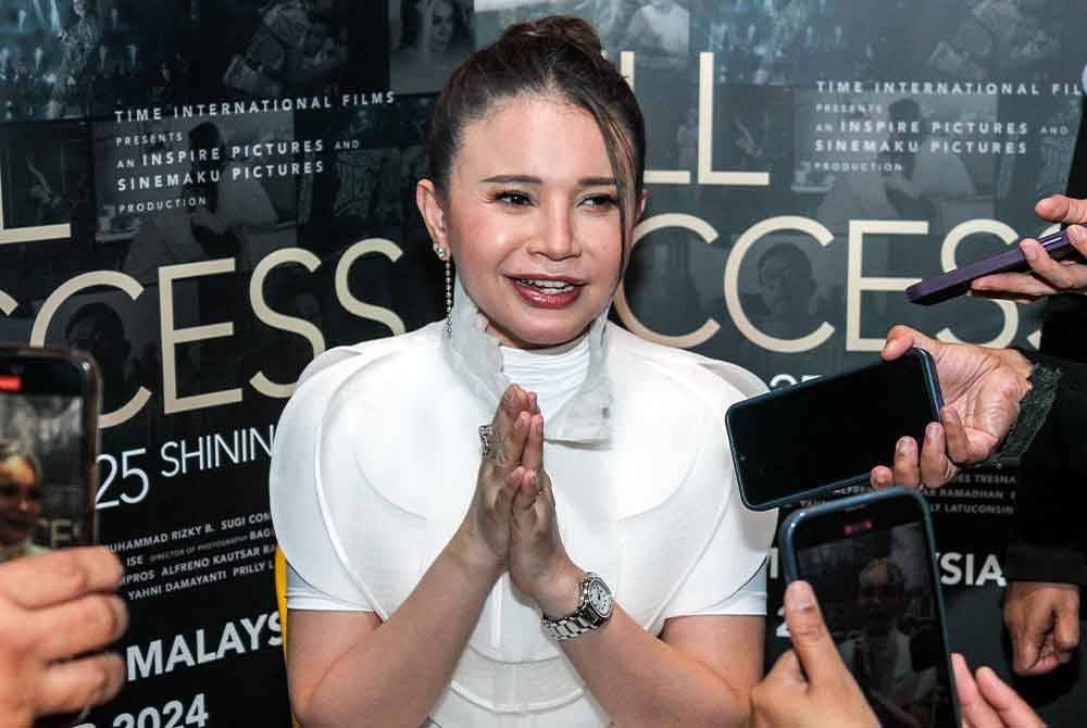 Ratu pop Indonesia Datuk Seri Rossa Roslaina Handiyani atau Rossa ketika ditemui media selepas tayangan Filem Dokumentari ?All Access To Rossa 25 Shining Years? di DADI Cinema Pavilion KL, baru-baru ini. - Foto: Bernama