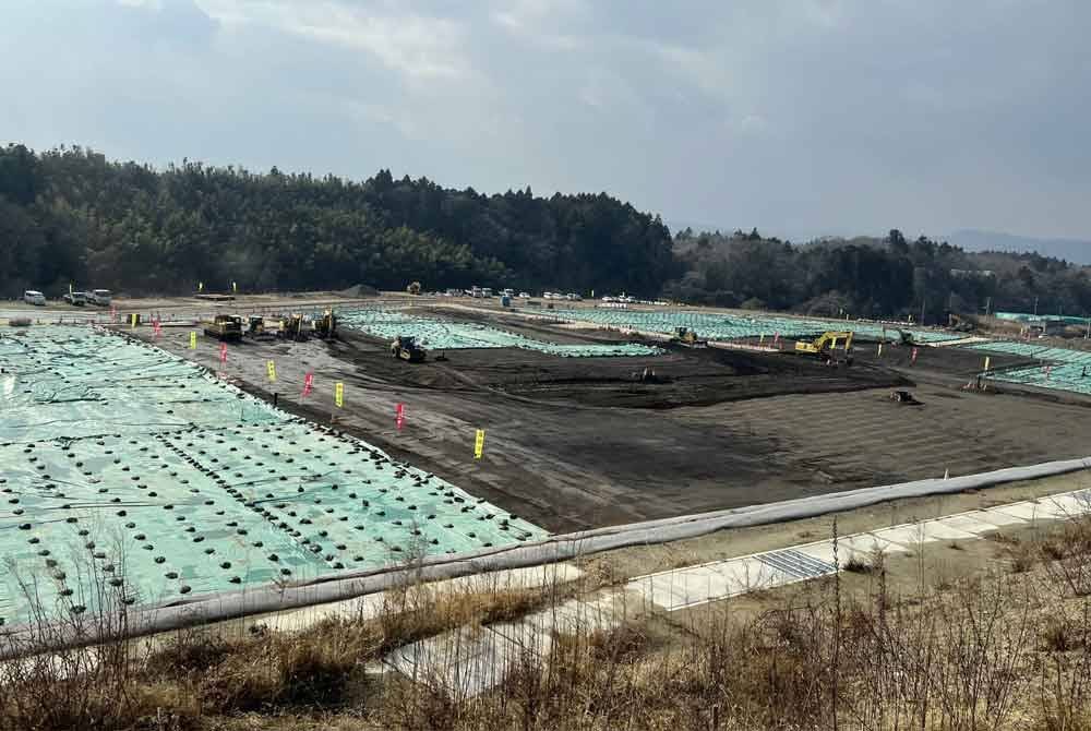 Zon pembuangan tanah di Kemudahan Penyimpanan Interim di Okuma, Prefektur Fukushima, tempat tanah radioaktif yang dikumpul dari seluruh wilayah itu ditanam - Foto: Agensi