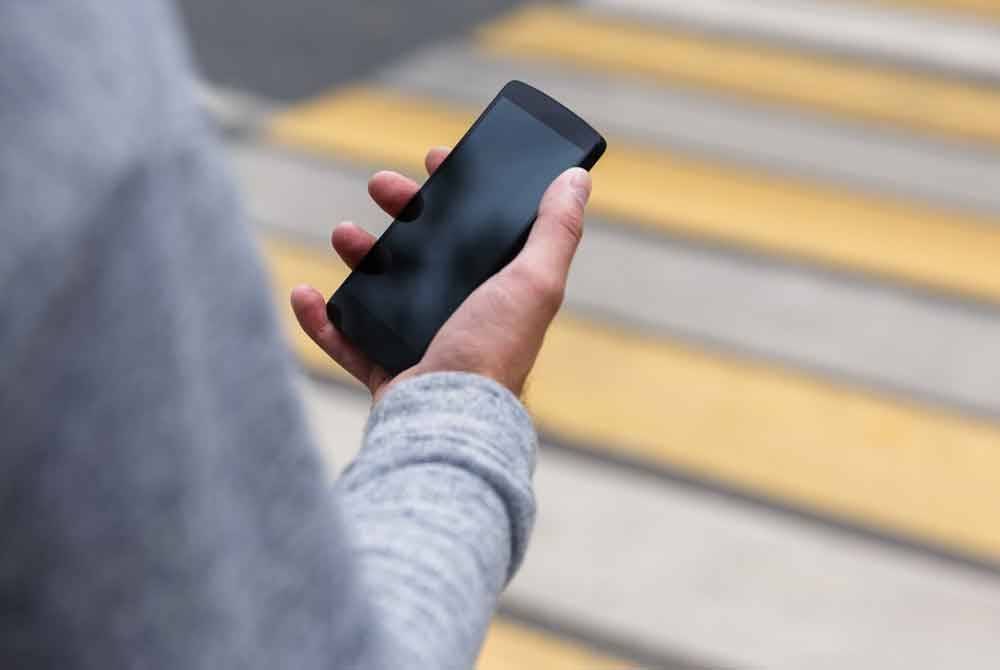 OECD menyarankan penggunaan telefon bimbit secara terhad dan bertanggungjawab di sekolah. Gambar hiasan Foto 123rf