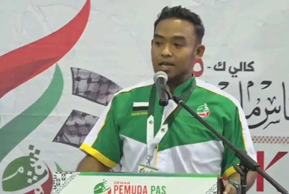 Mohammad Rafiq Khan sesi perbahasan di Muktamar Dewan Pemuda Pas kali ke-65 yang berlangsung di Kompleks Al-Makmur di Kerdau pada Khamis.