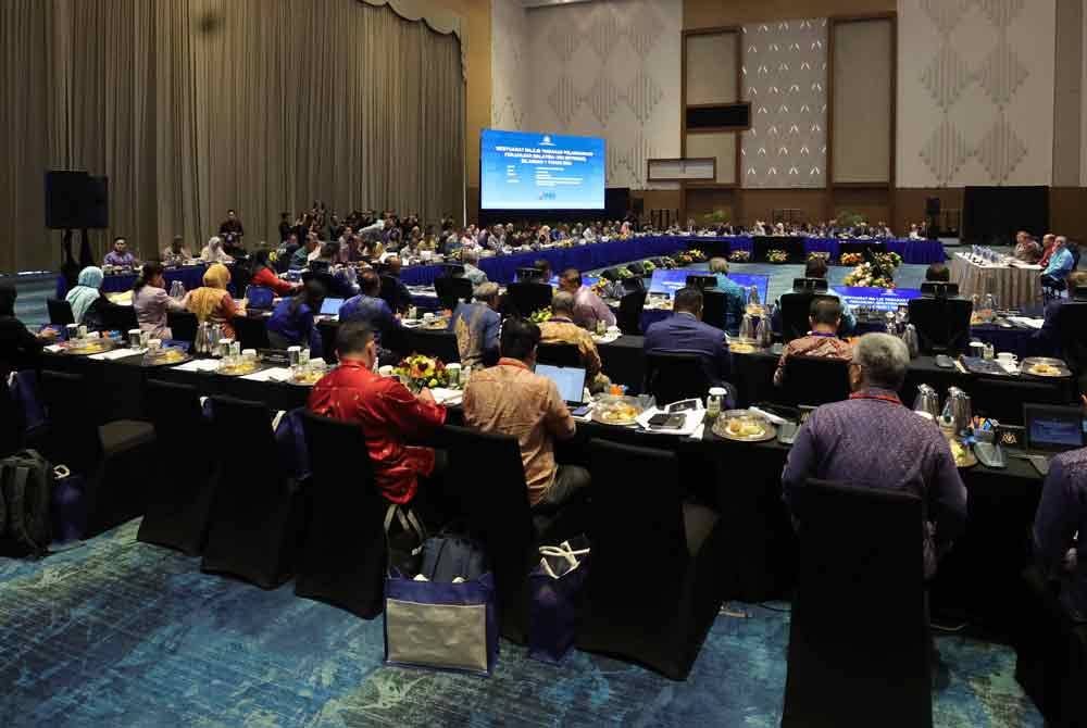 Mesyuarat Majlis Tindakan Pelaksanaan Perjanjian Malaysia 1963 Dipengerusikan oleh Perdana Menteri Datuk Seri Anwar Ibrahim di Pusat Konvensyen Antrabangsa Sabah, (SICC) hari ini. Foto Bernama