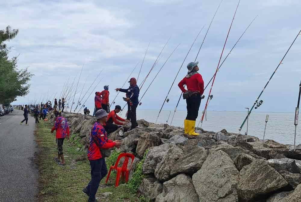 Kawasan yang menjadi tumpuan kaki pancing di Kuala Sanglang.