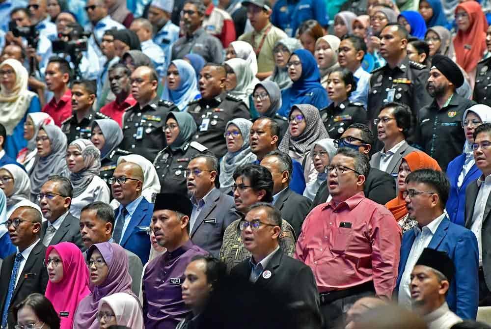 Tempoh perkhidmatan seseorang penjawat awam bukan satu ukuran atau jaminan untuk mereka dinaikkan pangkat. Foto hiasan