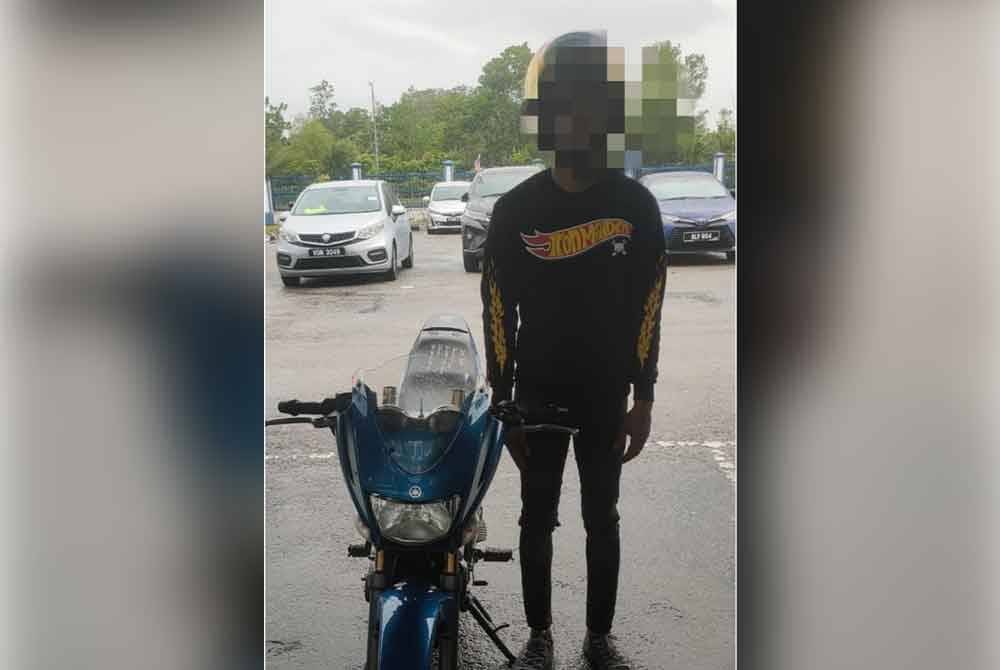 Seorang penunggang motosikal ditahan selepas dikesan melakukan aksi berbahaya di Lebuhraya Pantai Timur, pada Jumaat