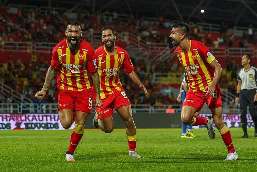 Selangor mengamuk belasah Kuching City 4-0