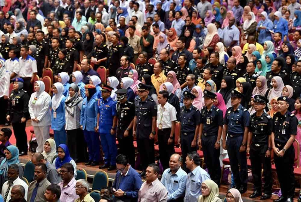 Had kelayakan minimum bagi kemasukan dalam perkhidmatan awam kini ditetapkan pada peringkat SPM. Gambar hiasan