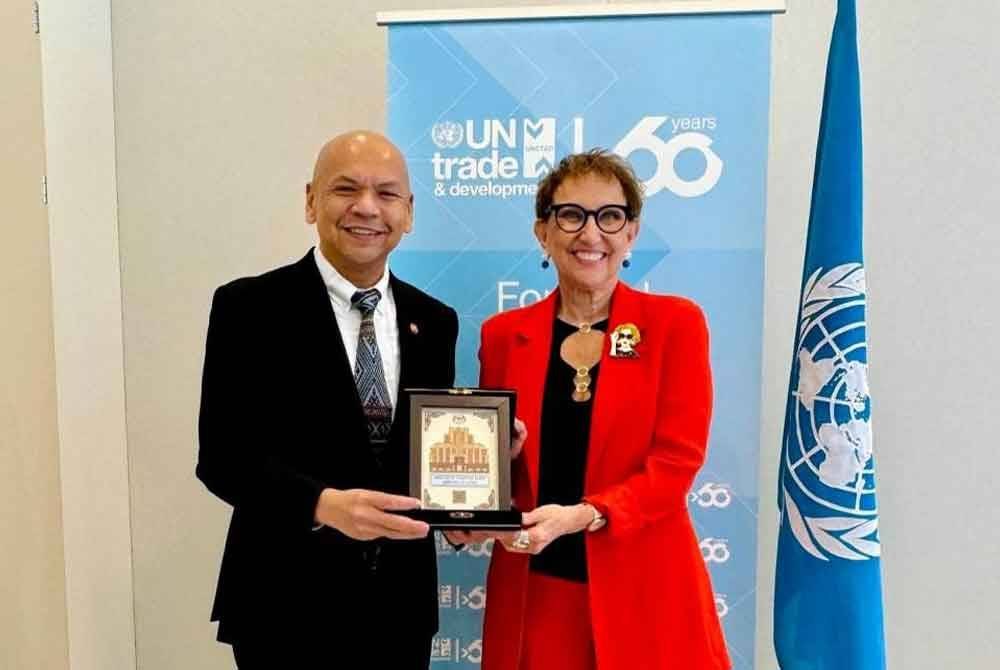 Armizan ketika bertemu Setiausaha Agung UNCTAD, Rebeca Grynspan di Geneva, Switzerland pada Sabtu.