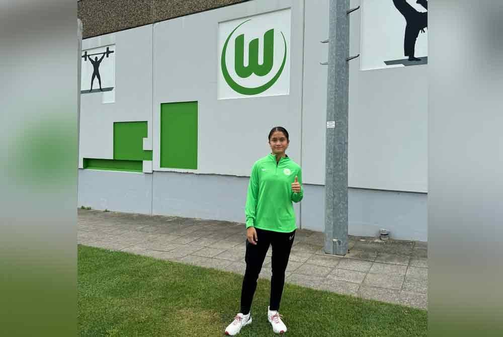 Qaseh Rania ketika menjalani sesi percubaan bersama Wolfsburg.