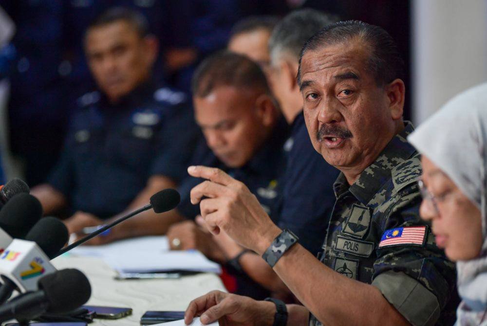 Razarudin ketika sidang media di Pusat Latihan Polis Kuala Lumpur hari ini. Foto Bernama