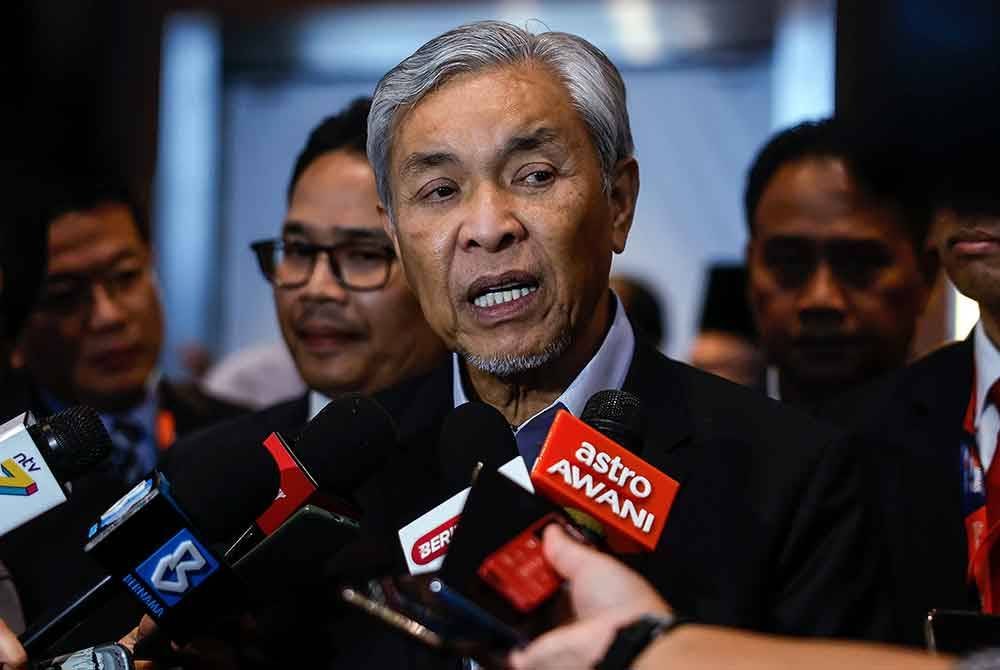 Ahmad Zahid semasa sidang media Persidangan Perniagaan Halal Dunia di Pusat Pameran dan Perdagangan Antarabangsa Malaysia (MITEC) hari ini. Foto Bernama