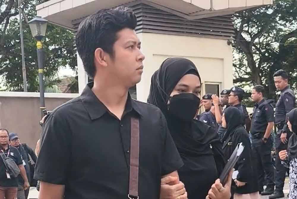 Zaim Ikhwan dan Ismanira hadir ke Mahkamah Sesyen Petaling Jaya pada Rabu, bagi prosiding sebutan kes mengabai Zayn Rayyan, Disember tahun lalu.