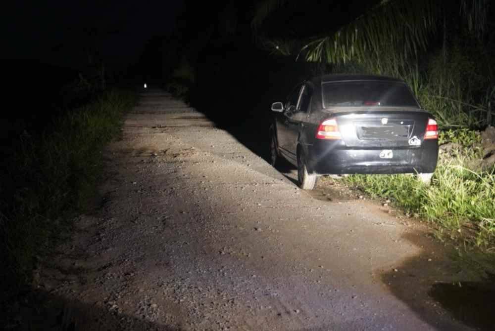 Mayat mangsa ditemui dalam but kereta yang diparkir di tepi Jalan Pasir, Taman Pertama di sini pada Isnin.