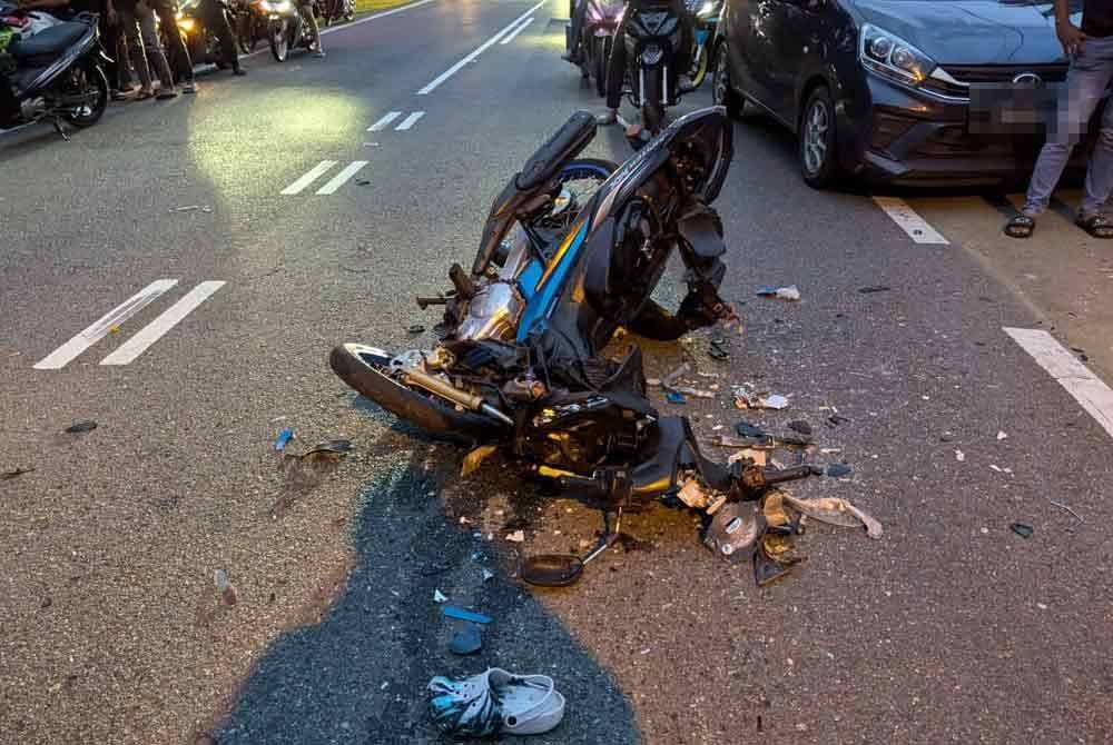 Keadaan motosikal mangsa yang terbabit dalam kemalangan tersebut.