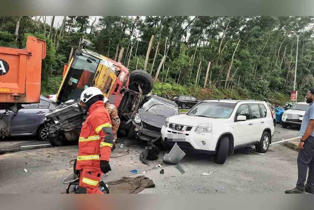 Keadaan kemalangan di Lingkaran Tengah Seremban pada Rabu.