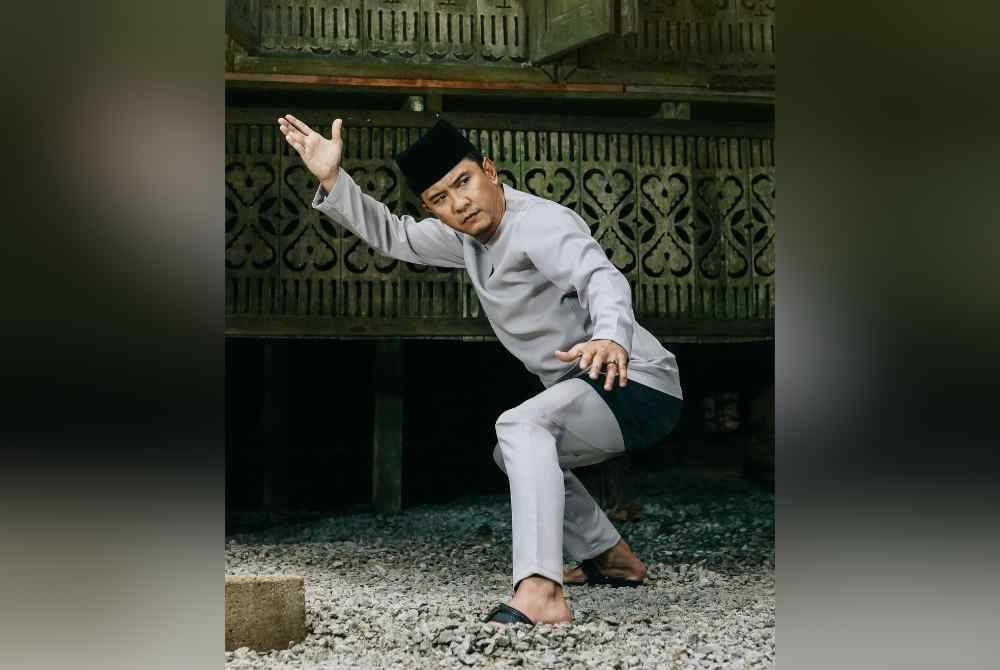 Beto mempunyai asas seni silat gayong sejak berusia 7 tahun.