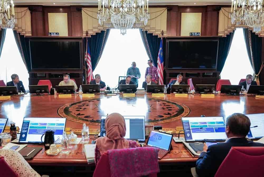 Mesyuarat Jemaah Menteri yang dipengerusikan Perdana Menteri, Datuk Seri Anwar Ibrahim di Putrajaya pada Rabu. Foto FB Zahid Hamidi