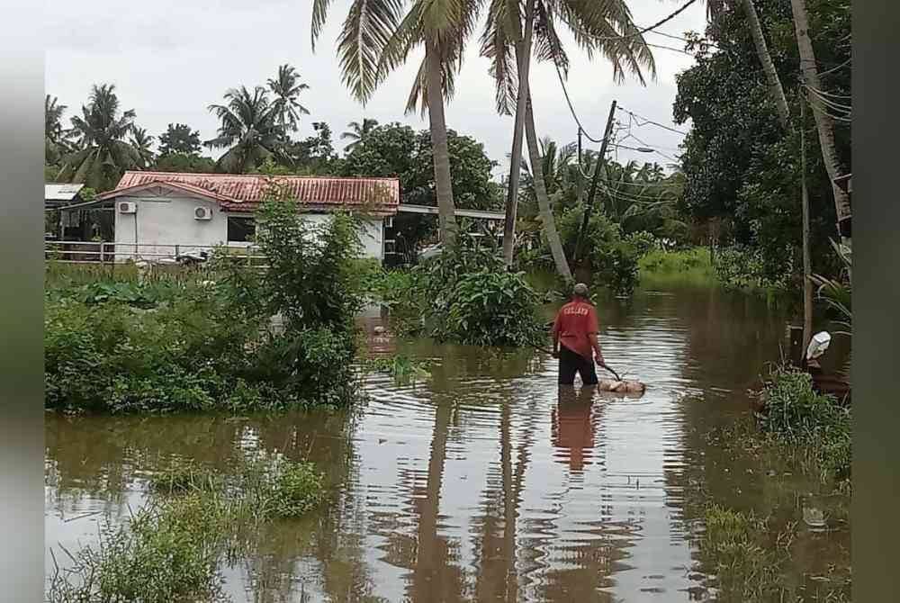 Keadaan banjir di kawasan Tasek Gelugor.