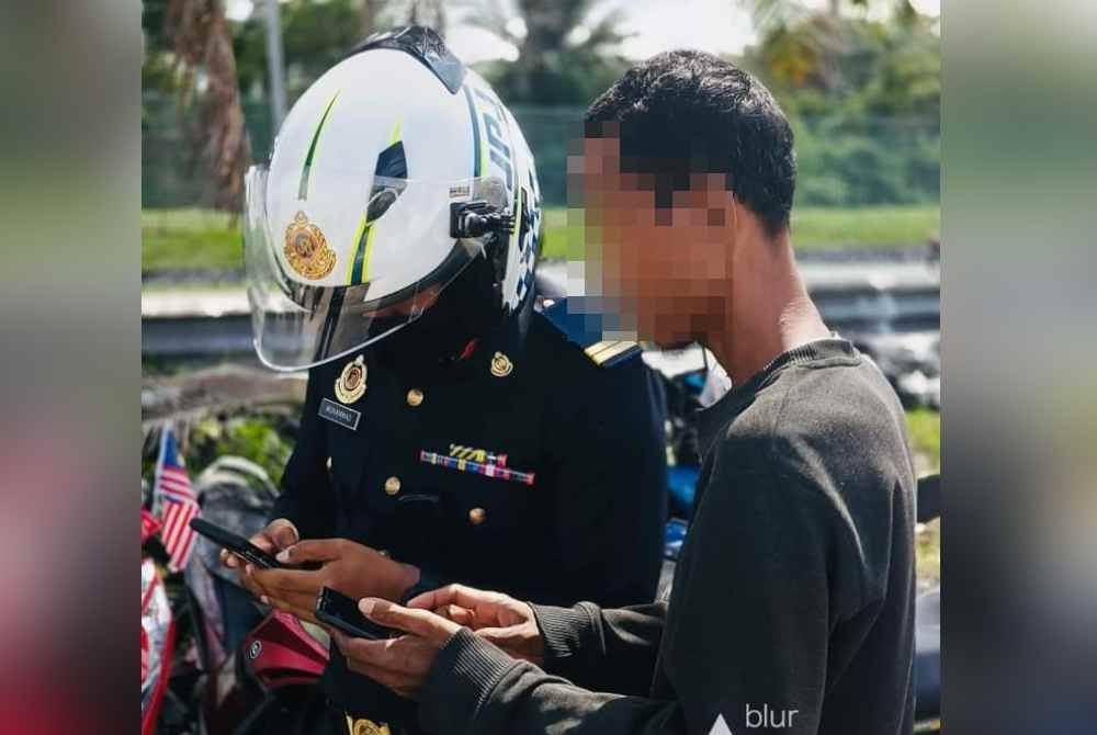 Antara individu yang diperiksa dalam Operasi Khas Pemandu Warga Asing sekitar Sungai Buloh pada Jumaat.