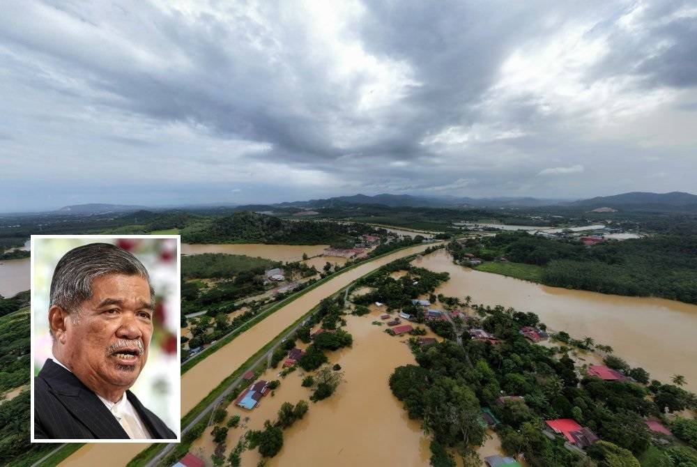 Pandangan dari udara kawasan yang ditenggelami air ketika tinjauan situasi banjir dekat Jitra, Kedah. Foto Bernama (Gambar kecil: Mohamad Sabu)
