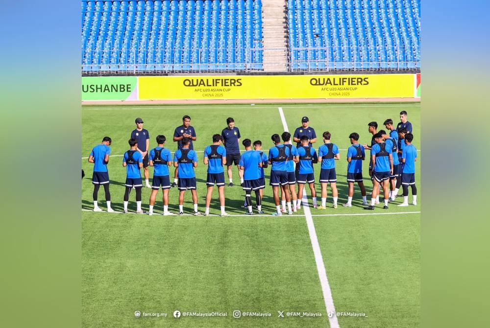 Garrido ketika sesi latihan pemain-pemain Harimau Muda B-19 menjelang aksi menentang Korea Utara pada aksi kedua Kumpulan E Kelayakan Piala Asia B-20 2025 di Stadium Republican Central, Dushanbe, Tajikistan, Isnin. Foto Football Association of Malaysia