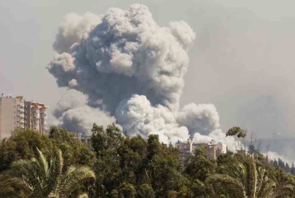 Angka korban akibat serangan udara Israel di selatan dan timur Lubnan pada Isnin meningkat kepada 492 orang, termasuk wanita dan kanak-kanak. Foto Reuters